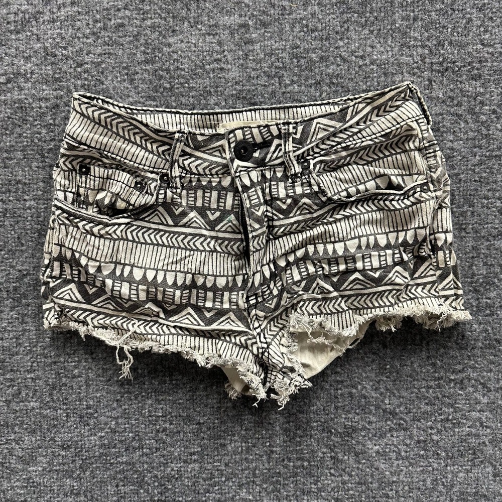 Bullhead Shorts Womens Size 3 Black White Geometric Tribal High Rise Denim